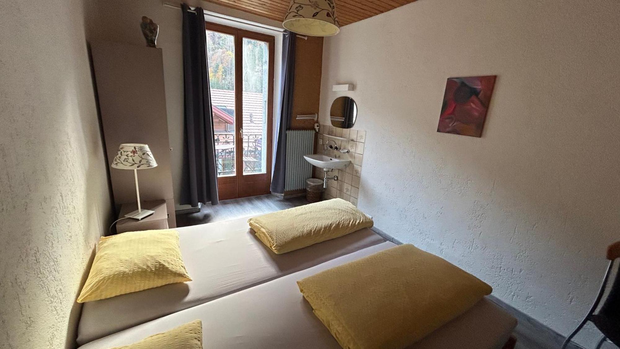 Montbovon Maison D'Hotes De La Gare חדר תמונה